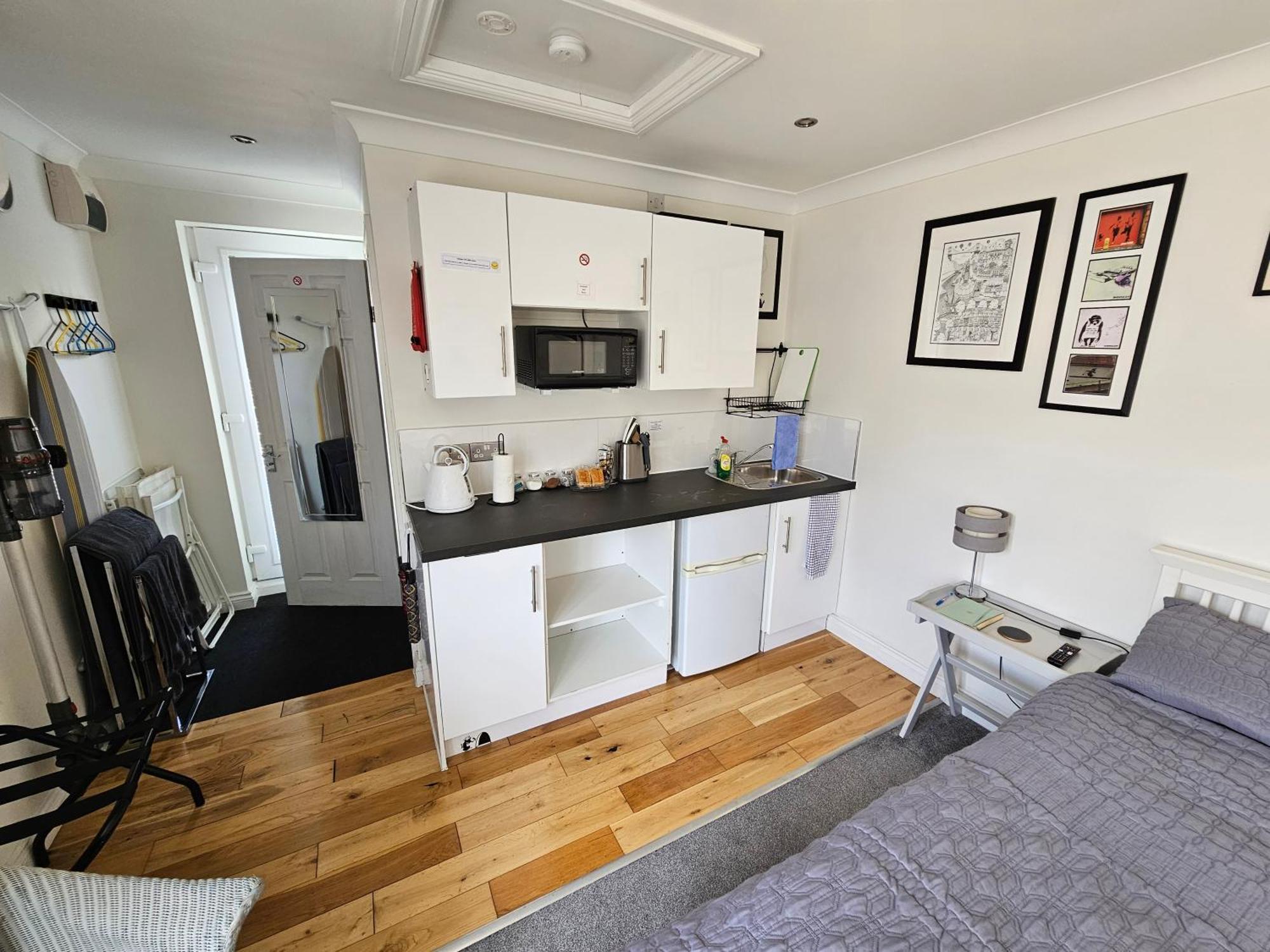 Modern Immaculate Studio With Ac & Parking, Outside The Caz Bristol Exterior photo